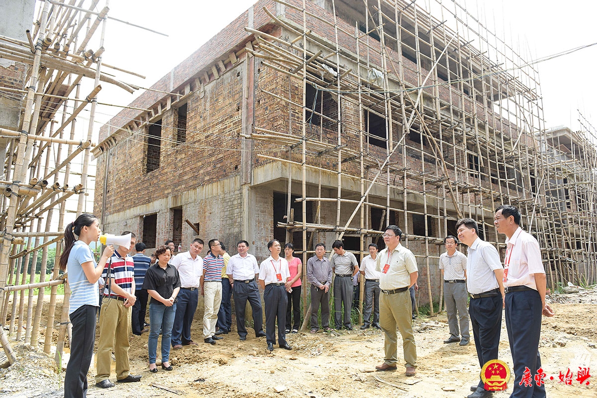 上崗村大樹下新農村建設現場
