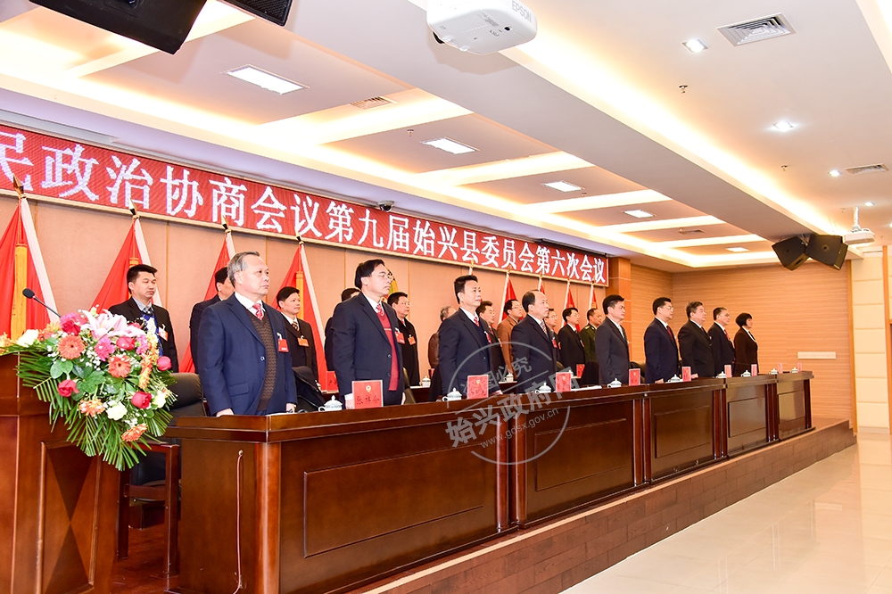 奏唱國歌——？謝義雄攝