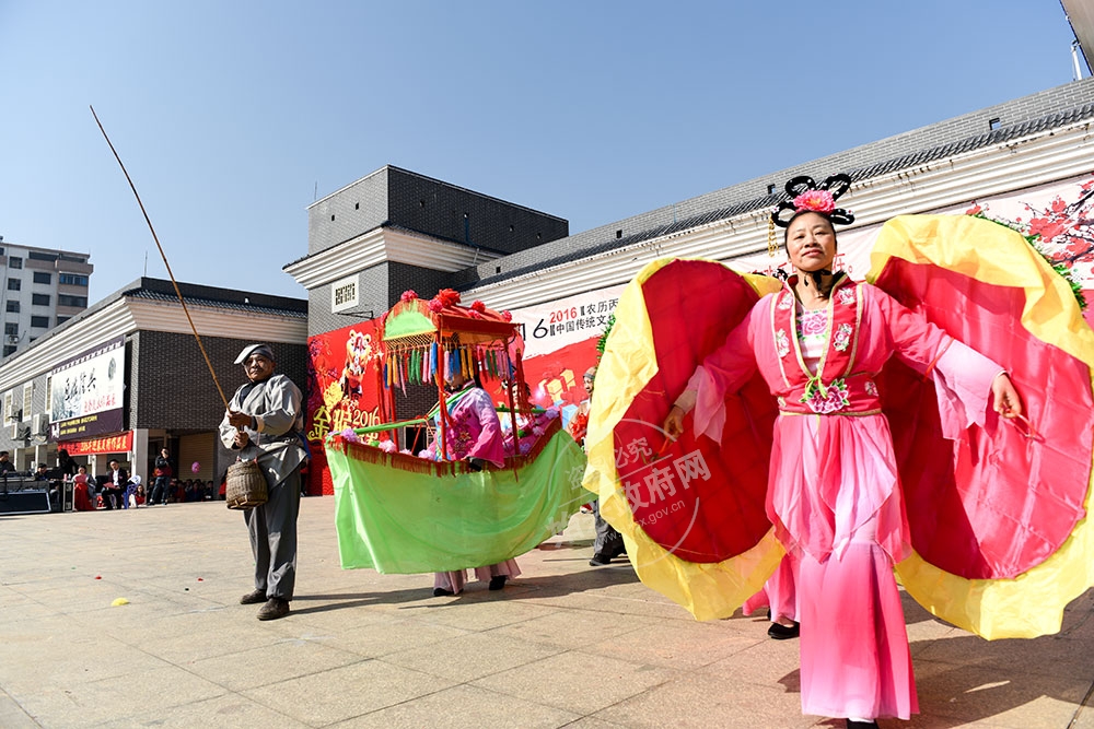 頓崗鎮帶來的龜蚌舞，是人們運用擬人化的手法，把龜和蚌視為吉祥的化身，寄托人們對未來生活的美好憧憬，體現了人們對來年五谷豐登、六畜興旺的美好愿望。