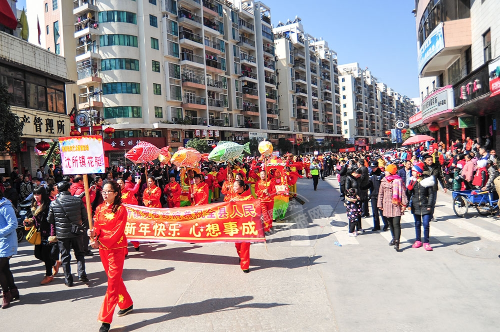 沈所鎮花艇舞也是我縣曾經流傳一時的民間藝術，它通過夸張的花艇和玉蚌，表現漁家豐富多彩的生活，也預示來年更加五彩繽紛，平安吉祥！
