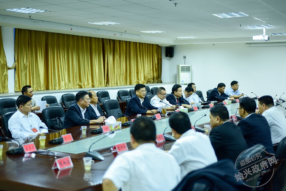 10月19日下午，中共始興縣第十三次代表大會主席團召開第五次會議。縣委書記黃令遙主持會議。？？？？會議聽取了預選總監票人關于縣委候補委員預選結果的報告；通過了縣委候補委員候選人名單。