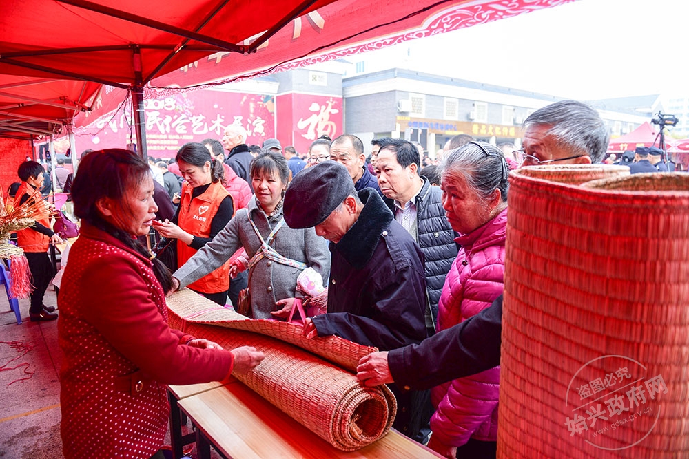 外營草席是明朝建文三年(1302年)，從外地搬來外營定居后，草席編織就已由老祖宗代代相傳下來，自有外營村就有了編織草席的工藝，至今已有六百多年的歷史了。民國時期，外營村民家家戶戶、男女老少都會編織草榭（草席），并以此為主要的經濟來源。八一村民所編織的草榭，硬朗結實，具有冬暖夏涼、平滑、防潮、爽汗、防風濕和耐用等特點。這些生產技藝是八一村民長期積累的智慧結晶，且難用現代機械及技術來代替，其純手工技藝，是一項極其寶貴的歷史遺產。2008年8月，八一村的“民間手工草榭編織技藝”成功申報市級非物質文化遺產資源項目。